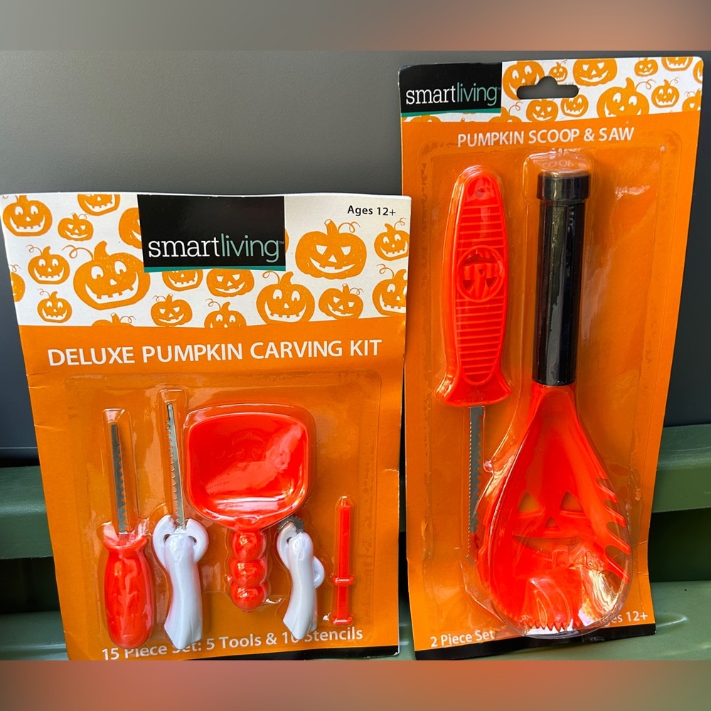 DELUXE PUMPKIN CARVING KIT 17PC: 10 STENCILS 7 TOOLS NEW